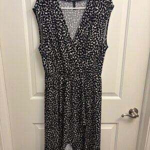 Black & White Geometric Print Sleeveless Midi Dress – Classic & Chic